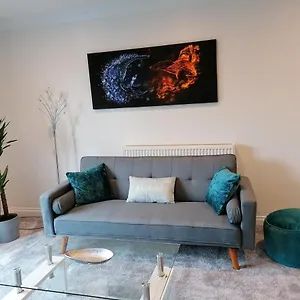 luxury-modern-2-bed-apartment-free-undercroft-parking-21m-max.tophotelsbath.com/