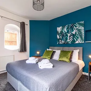 new-referb-homely-4br-house-in-sherwood.hotelsin-nottingham.com/