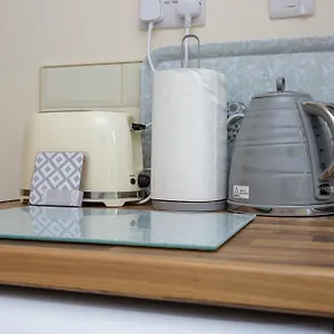 luxury-burgess-apartments-close-to-soton-general-hospital.tophotelsbath.com/